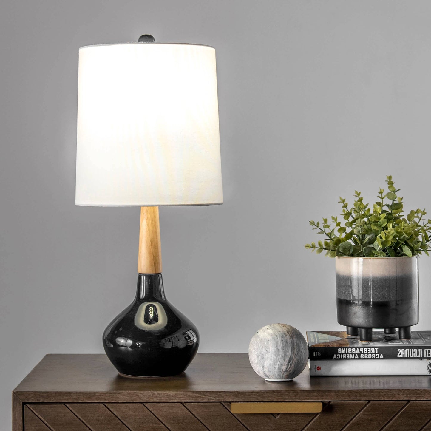 nuLOOM - Castine 25" Ceramic Table Lamp